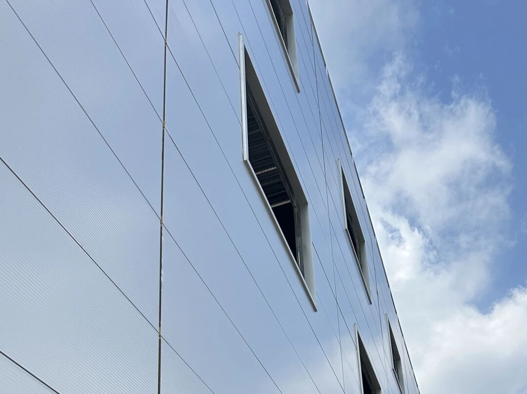 宝润达聚氨酯封边岩棉板——为工业外墙注入“长寿基因”