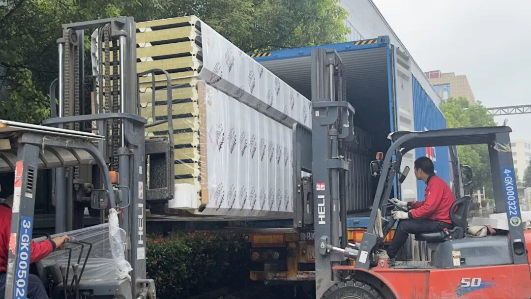 风雨无阻！宝润达车间“铁军”迎战连绵秋雨，护航日本客户准时交付！